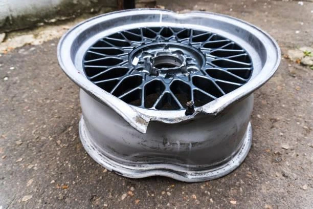 ignoring minor mag wheel damage in Mumbai.